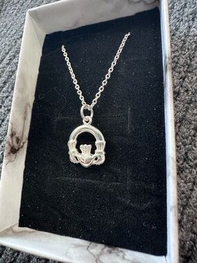 Claddagh Pendant Necklace in Silver Tone